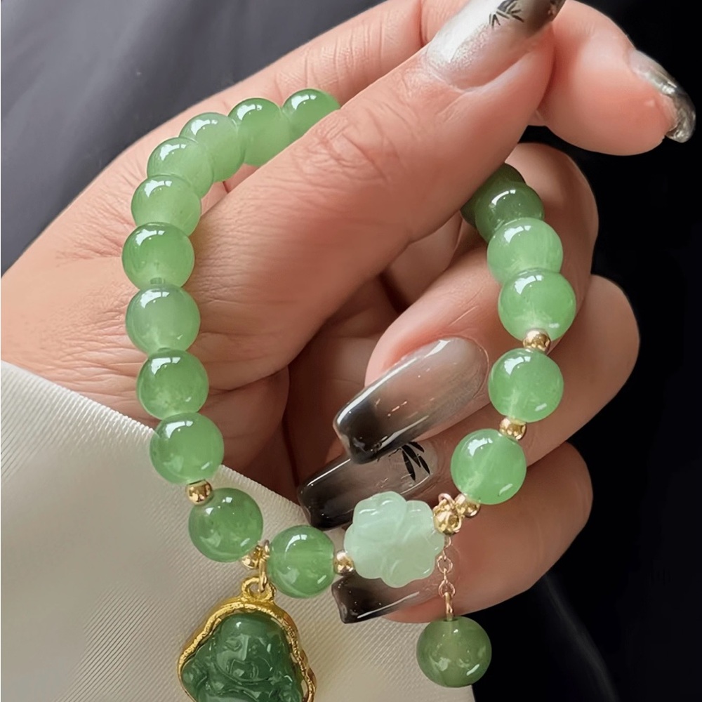 Elegant Green Beaded Bracelet with Gold Accents